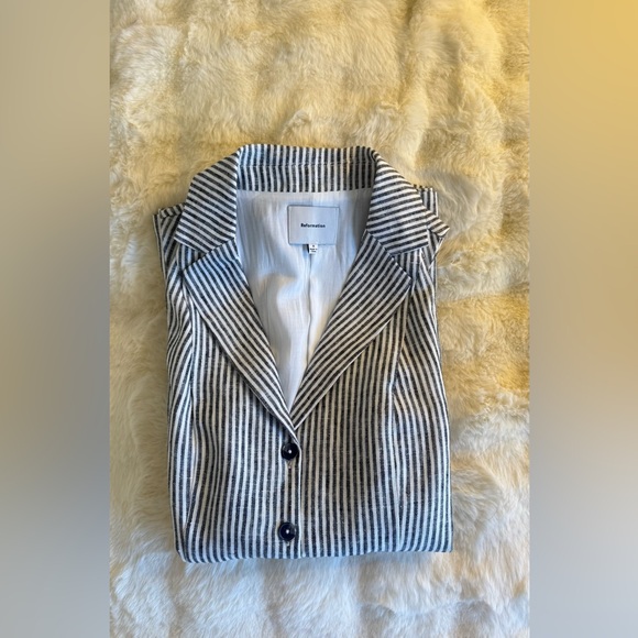 Reformation Leila Linen Romper In Vineyard, brand new, never worn, No flaws. - Picture 14 of 14